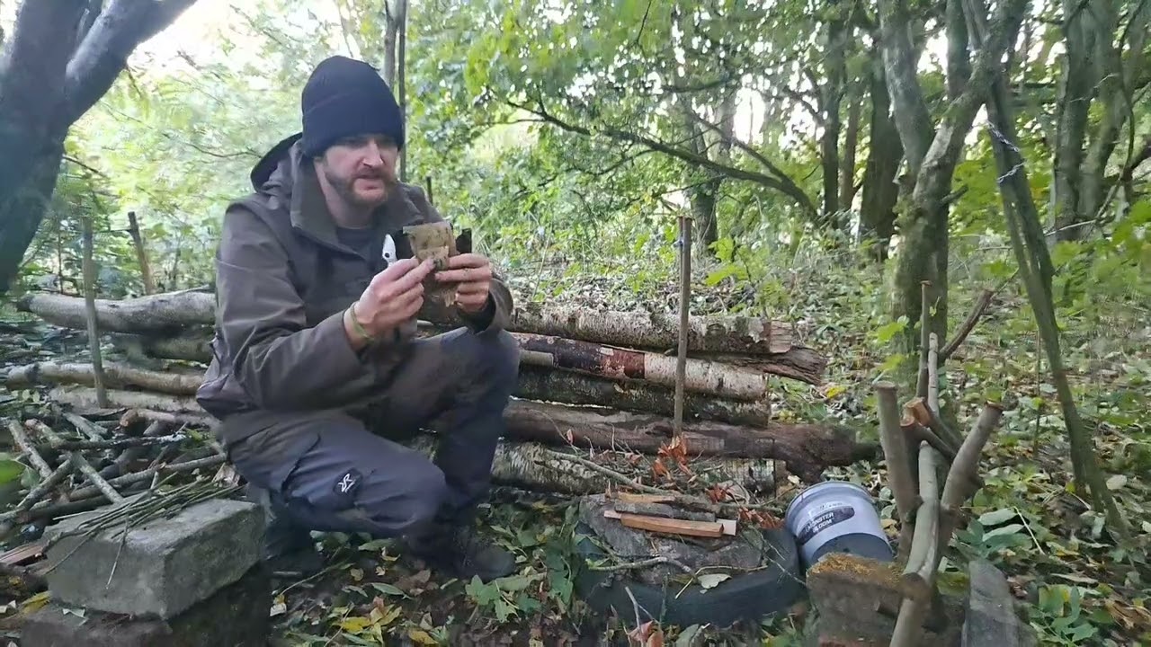Fire lighting small pocket knife and ferro rod 🔥 