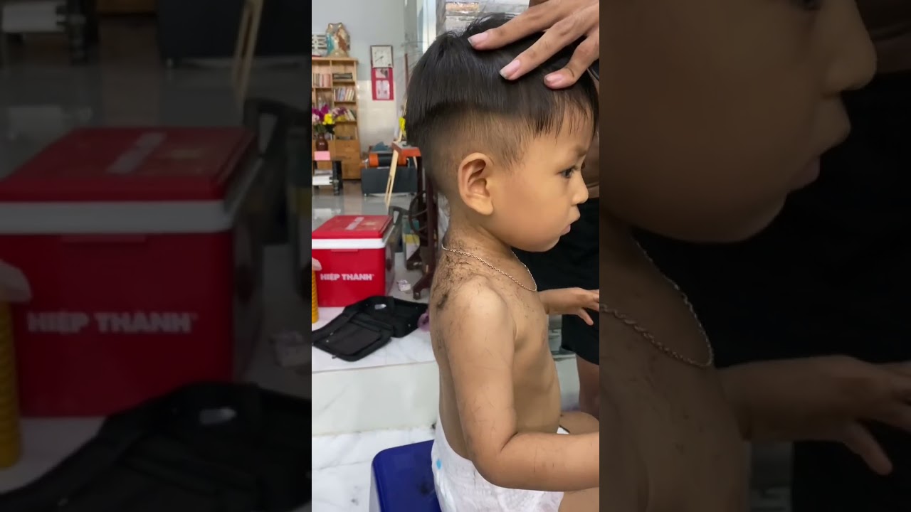 2 tuổi mà cắt tóc ngoan chứ bộ