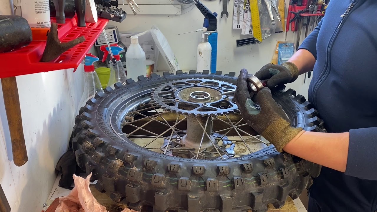 Byta hjullager bak ktm 250 -11 del 2