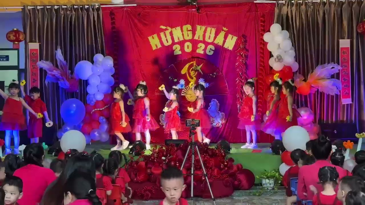 Múa: Mùa xuân trên thành phố Hồ Chí Minh - Donald 1