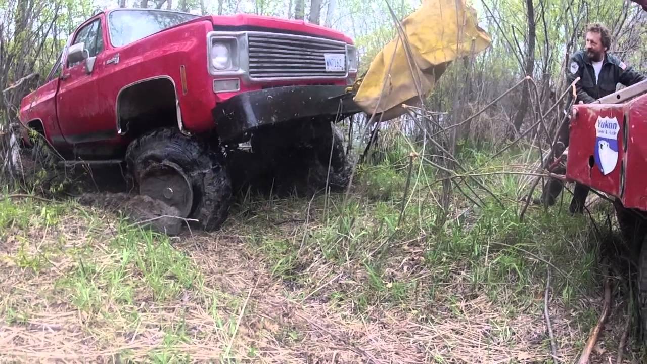 Грузовик 4X4 застрял в болоте, команда по спасению BSF