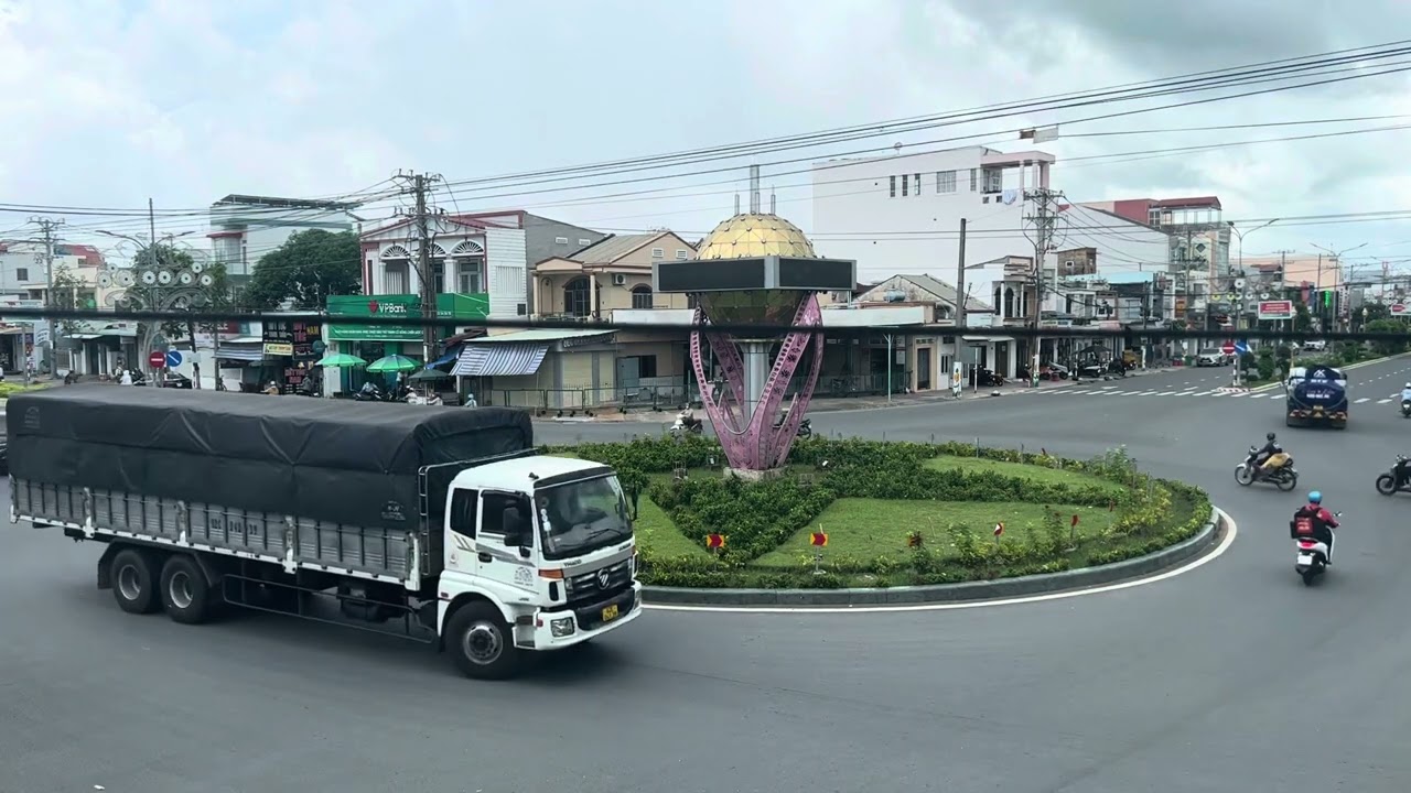 Bầu Trời Xanh Mát Của Mùa Hè
