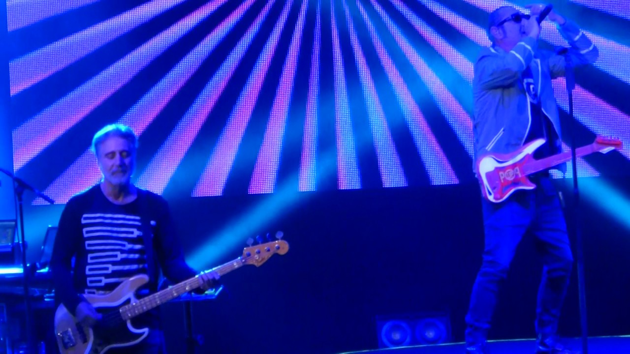 Luca Carboni Virtuale Live Teatro degli Arcimboldi Milano 5/12/2016