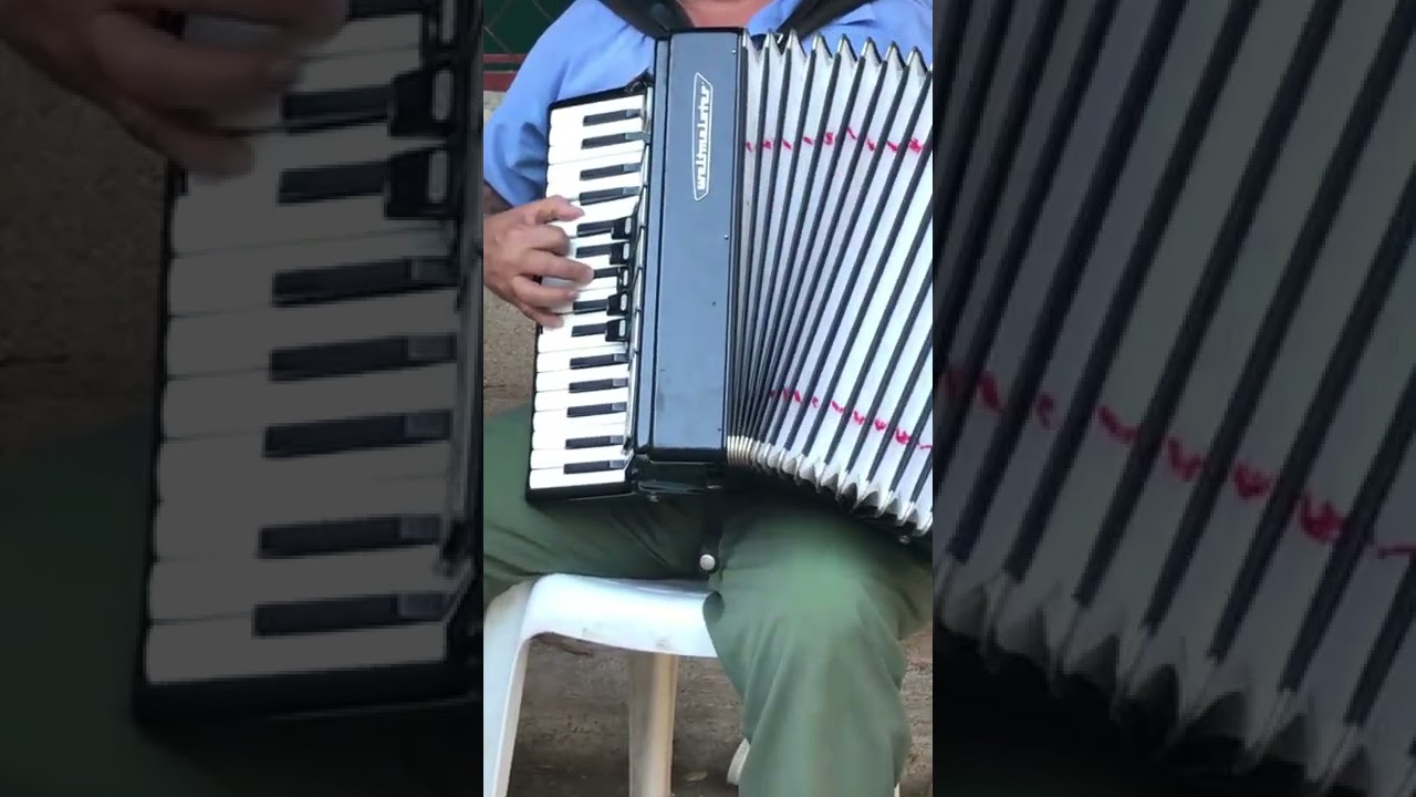 ALEJANDRO FUENTES, Alabanza en acordeon de teclas