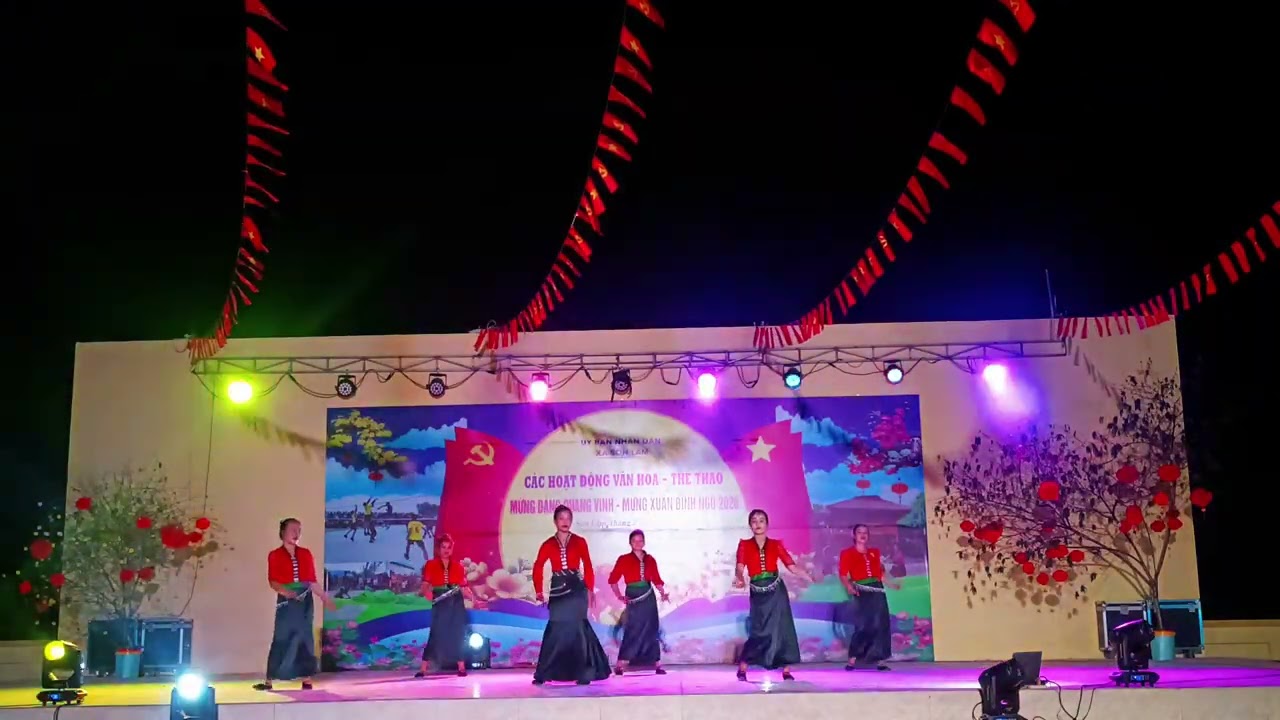 Vấn Vương Chợ Tình  Nhóm múa Hoa Gạo thể hiện tại đêm hội Sắc Xuân Sơn Lâm. Lương Ót TV.