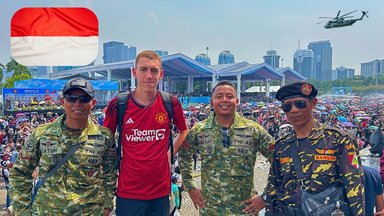 Иностранцы посетили 80-ю годовщину войны в Индонезии в Джакарте🇮🇩 (БЕЗУМНЫЙ ДЕНЬ)