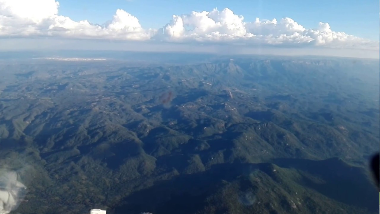 Descending, approuch and landing in Lubango airport, FNUB, Angola