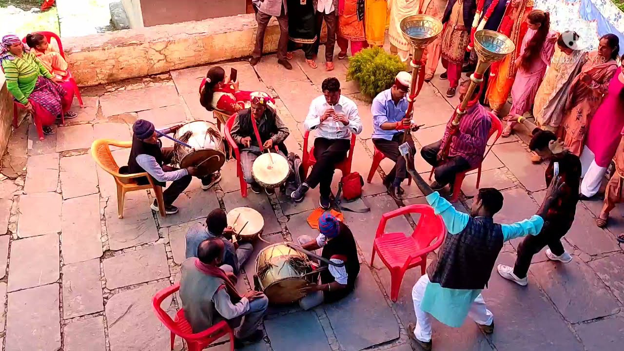 भाग सिंह शनाई बाधक- मझोल मे पहाड़ी नाटी पड़ती हुई
