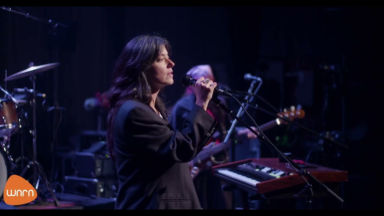 Sharon Van Etten & The Attachment Theory - Live Forever