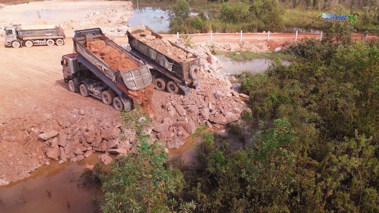 Amazing Operator! Team KOMATSU Bulldozers With 25t Dump Trucks Filling Land Processing Push & Dump