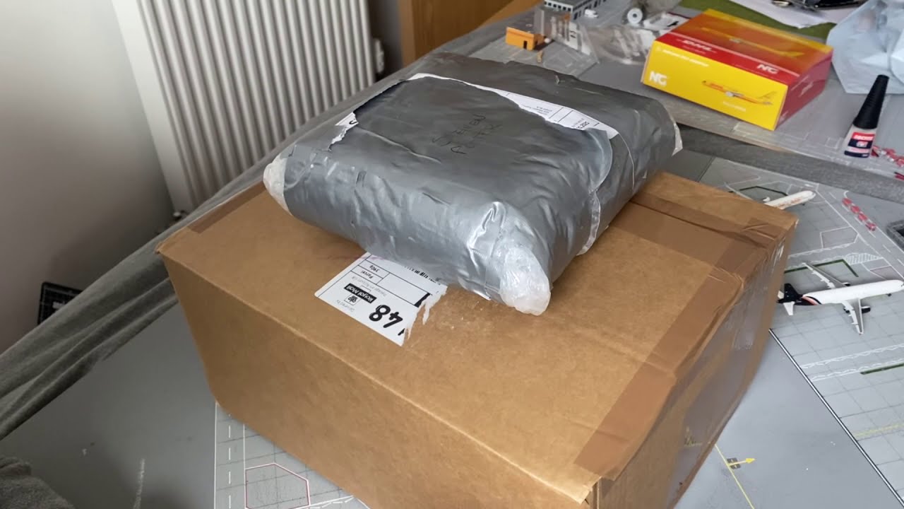 A New way to Unboxing Model Planes - Model Aircraft 1:400 Scale Unboxing