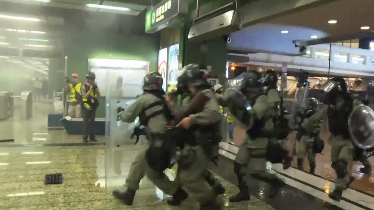 Hong Kong police fires tear gas at protesters in metro station