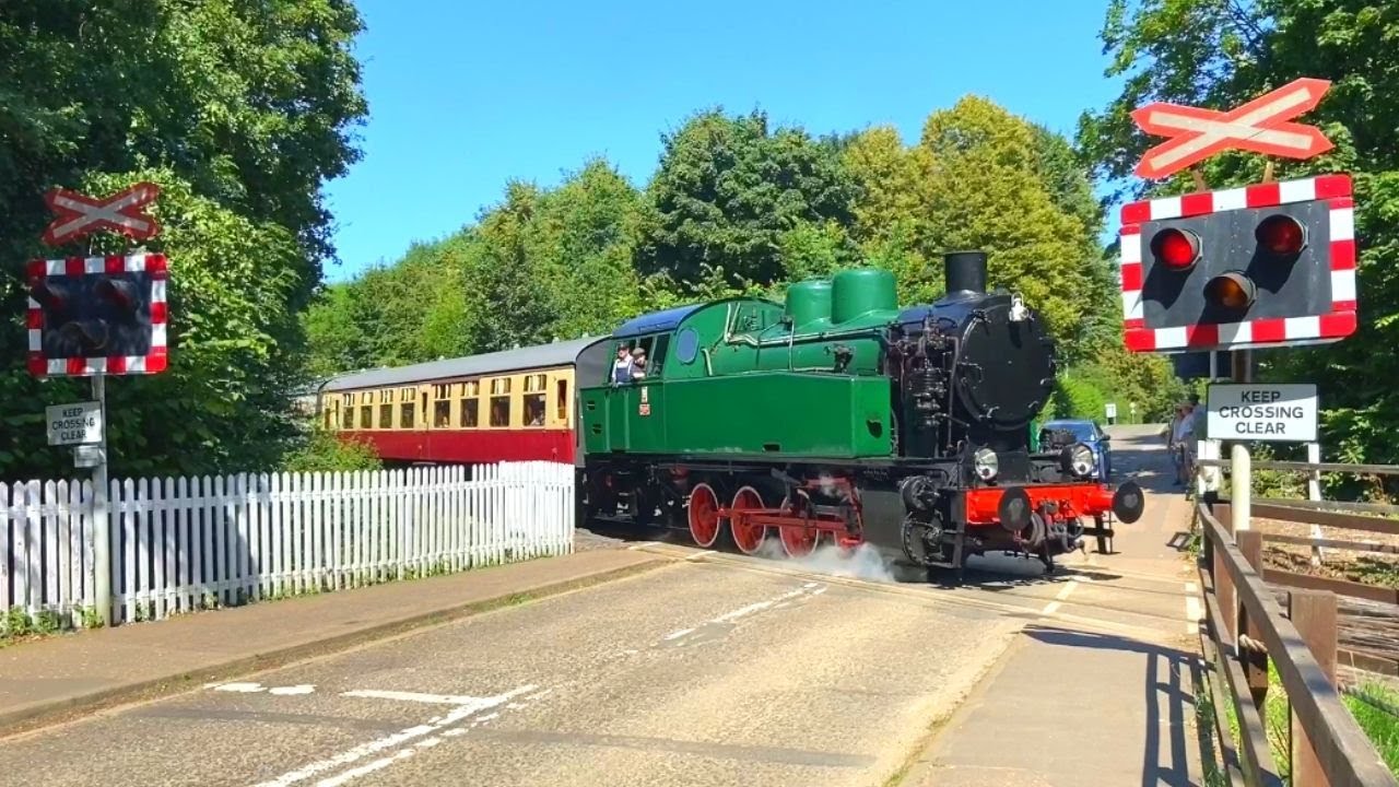 Rare Open Crossing at Ferry Meadows Level Crossing, Cambridgeshire