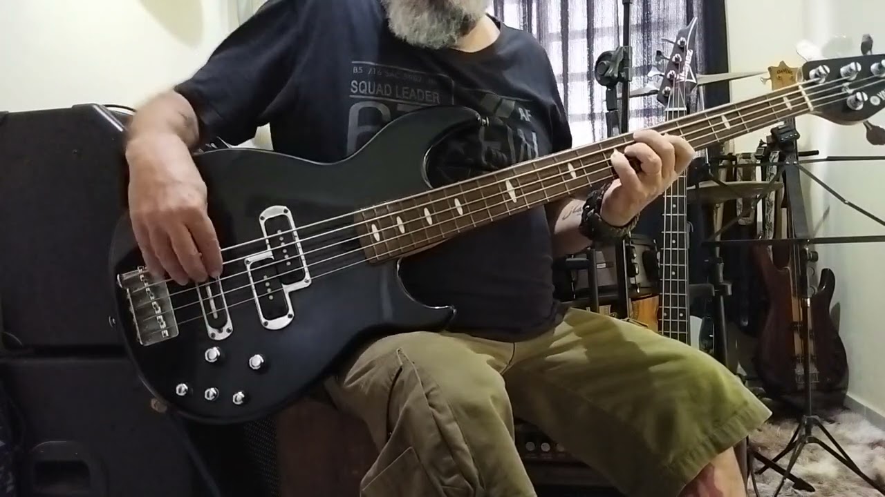 Baixo Yamaha BB 615 - 5 cordas - Ativo