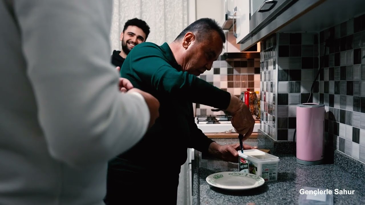 Öğrenci evinde sahur yaptık