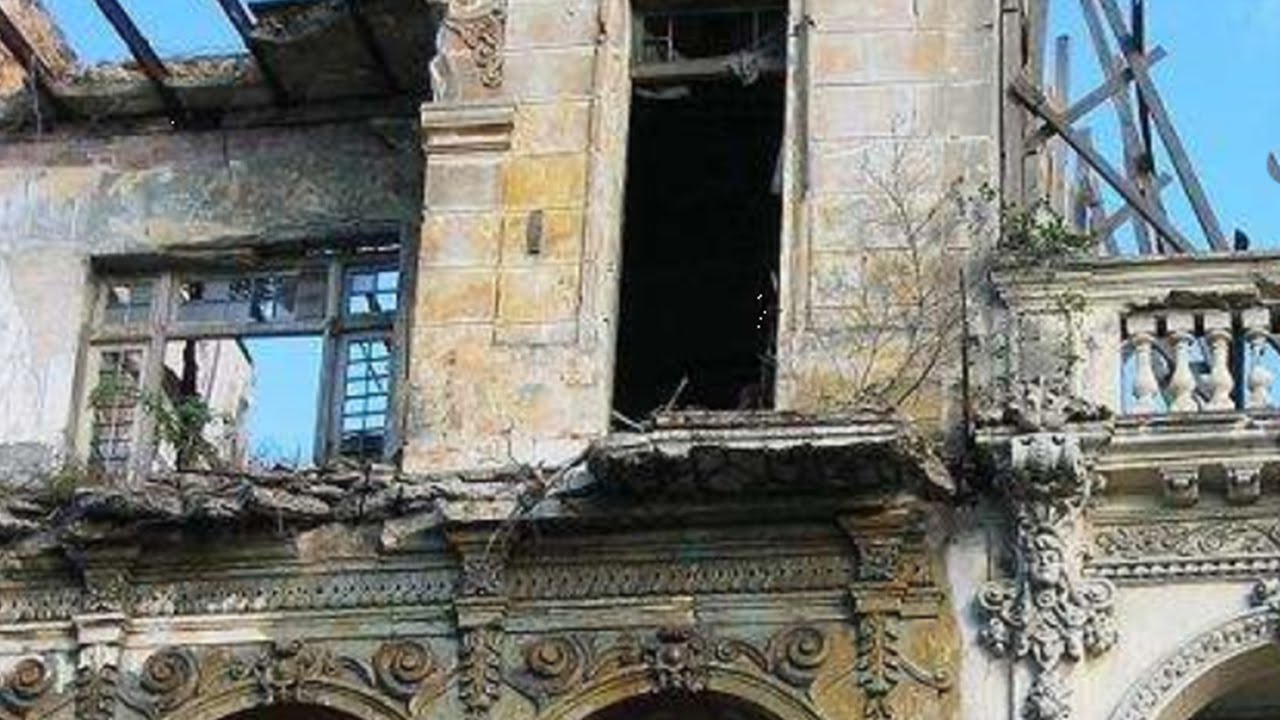 Cuban Buildings Crumbling, explanation by an architect