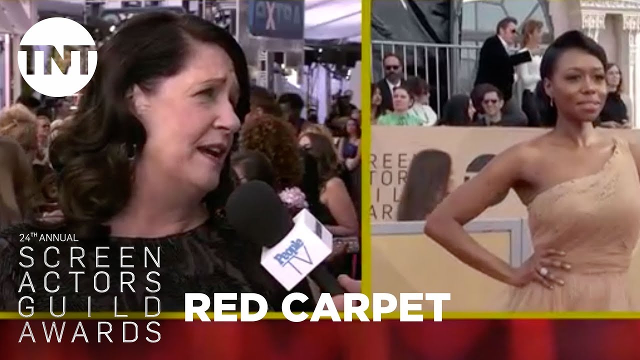 Ann Dowd: Red Carpet Interview | 24th Annual SAG Awards | TNT