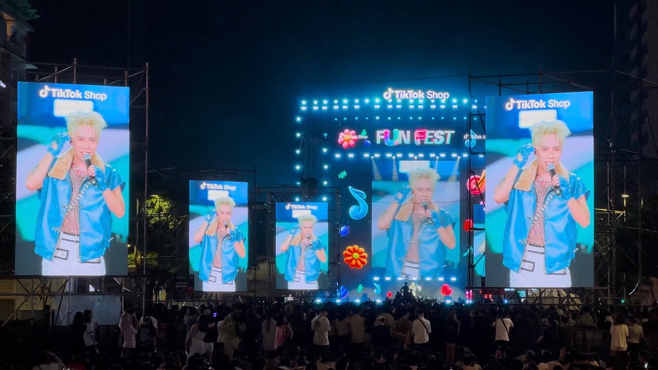Quang H&ugrave;ng MasterD Live Tik Tok Shop 12.12 Phố Đi Bộ Nguyễn Huệ