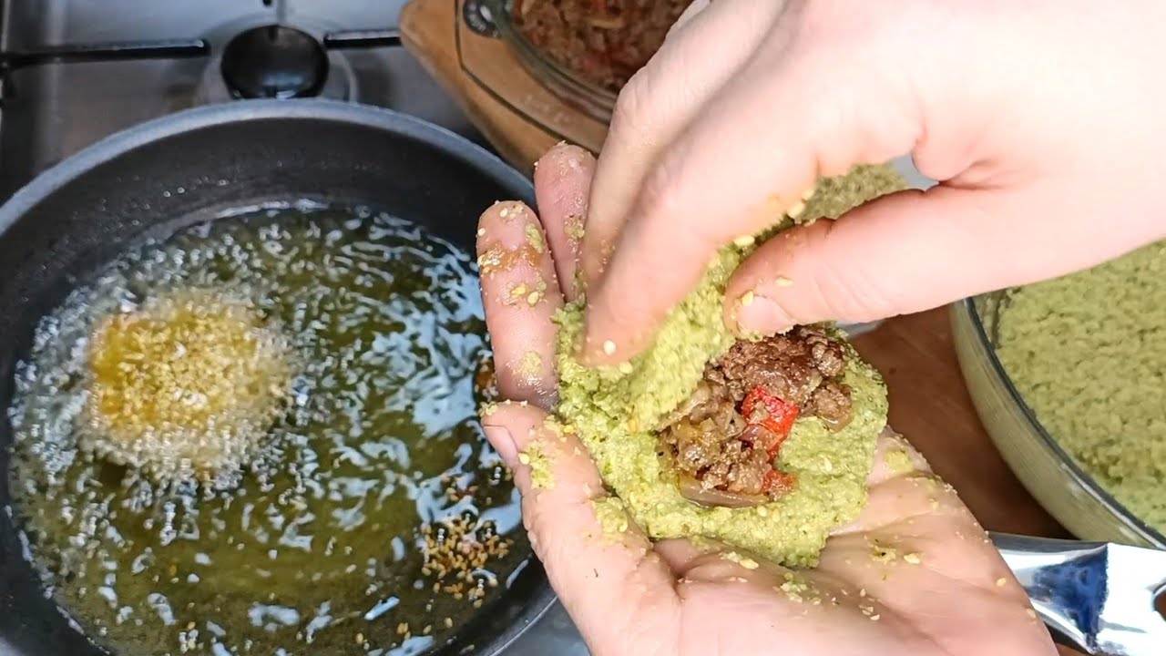الساندوتش ب ٨ جنيه لييه كفايه تفطري بيها احشيها لحمه اتغدي بيها❓هشه مقرمشة مكون ورائحه لآخر الشارع