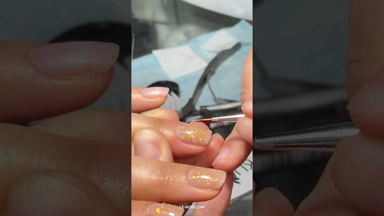 24k Gold Flakes Gel Manicure Before and after www.le-noir.com