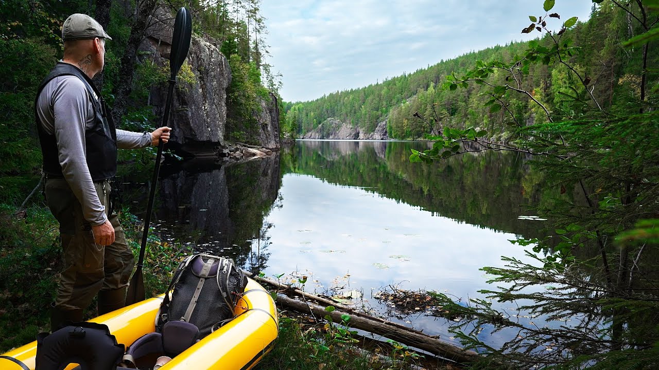 Yöretki rotkojärvelle - Vuotava lautta, metsän antimia ja tähtitaivas