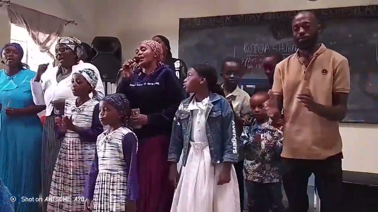 Kongo family praising Elohim together. Be blessed abundantly. 🙏