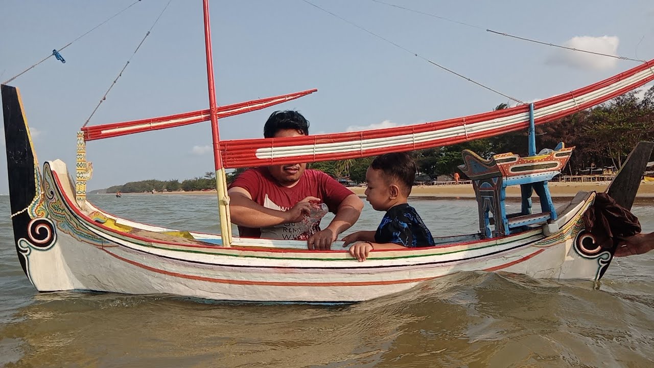 UPDATE VLOG AINUR NAIK PERAHU NYA SENDIRI DI PESISIR DAPENDA JATIM #sumenepsuperhits