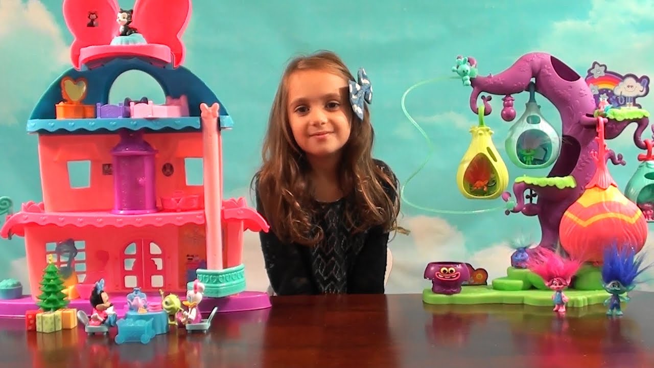 Minnie Mouse: Minnie and Daisy Christmas Story with DreamWorks Trolls and Monsters INC Toys
