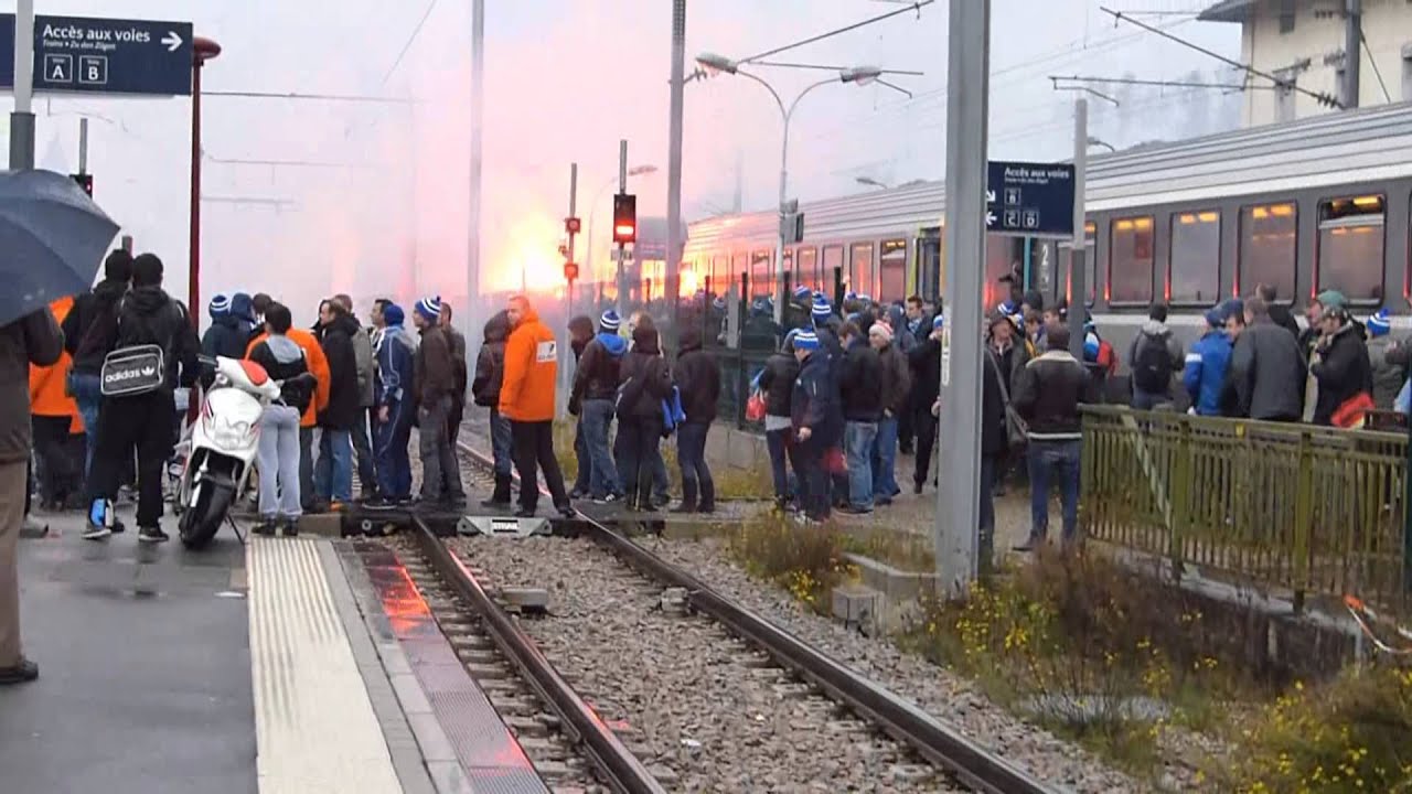 FCM - RACING  Arrivée des supporters strasbourgeois par le train.