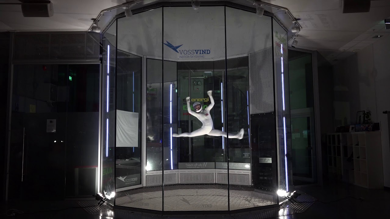 Indoor skydiving freestyle
