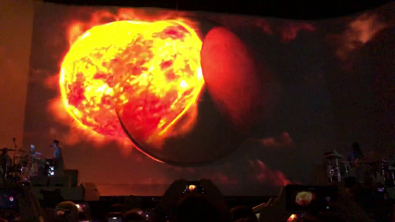 Ariana Grande - raindrops and God is a woman  | Sweetener World Tour, Sheffield
