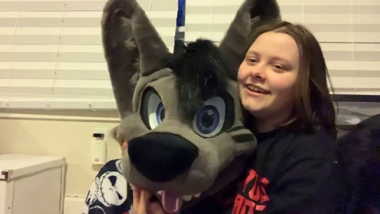 More Fur Less M&ouml;tley Unboxing