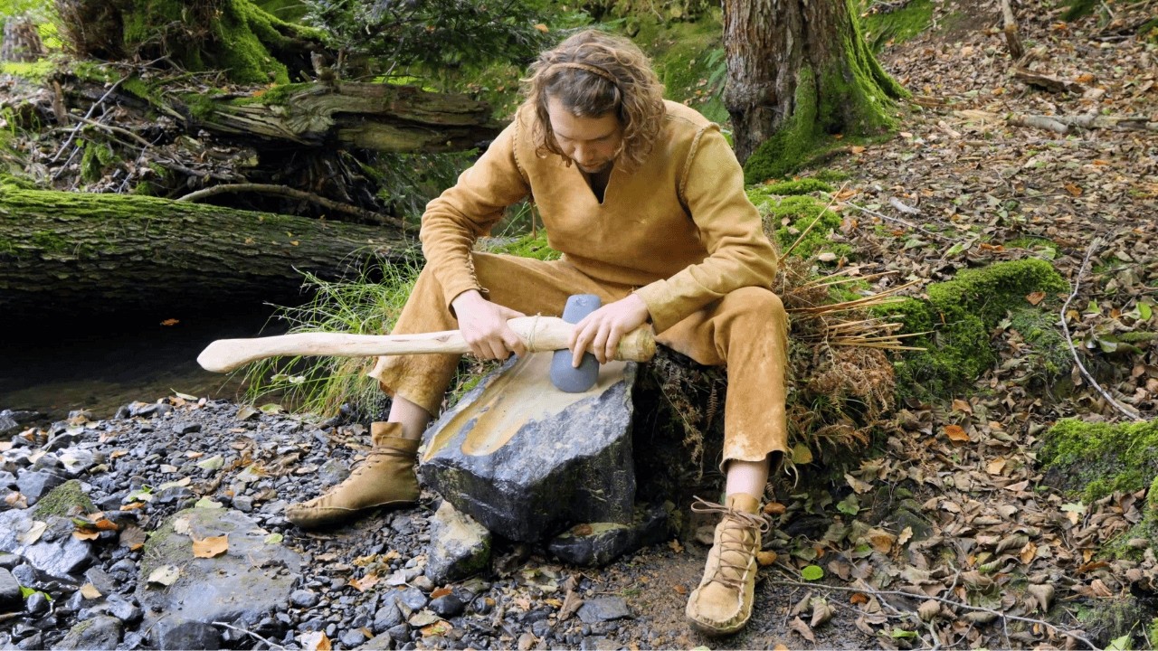 Я сделал каменный топор и использовал его, чтобы срубить дерево