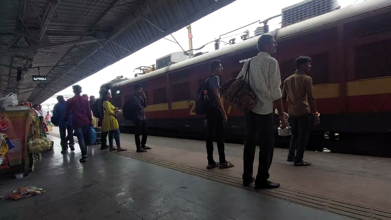 12480-Suryanagari SF Express Arriving Surat