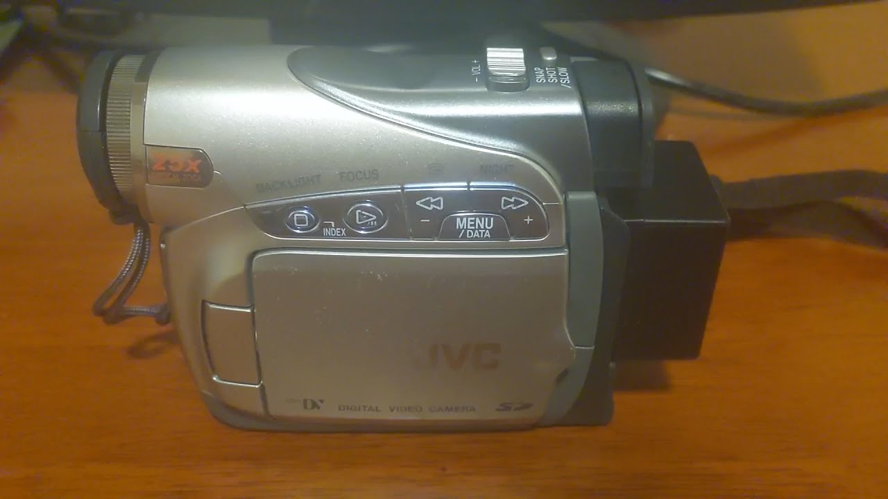 Видеокамера, снимающая на кассеты MiniDV и карты SD — JVC GR-D290U