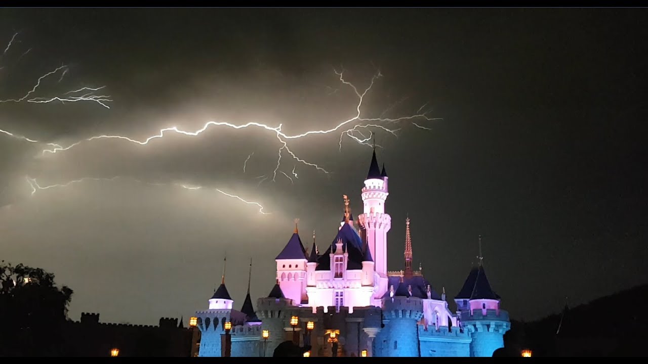 Disney Paint the Night Parade CANCELLATION Announcement Hong Kong Disneyland + LIGHTNING