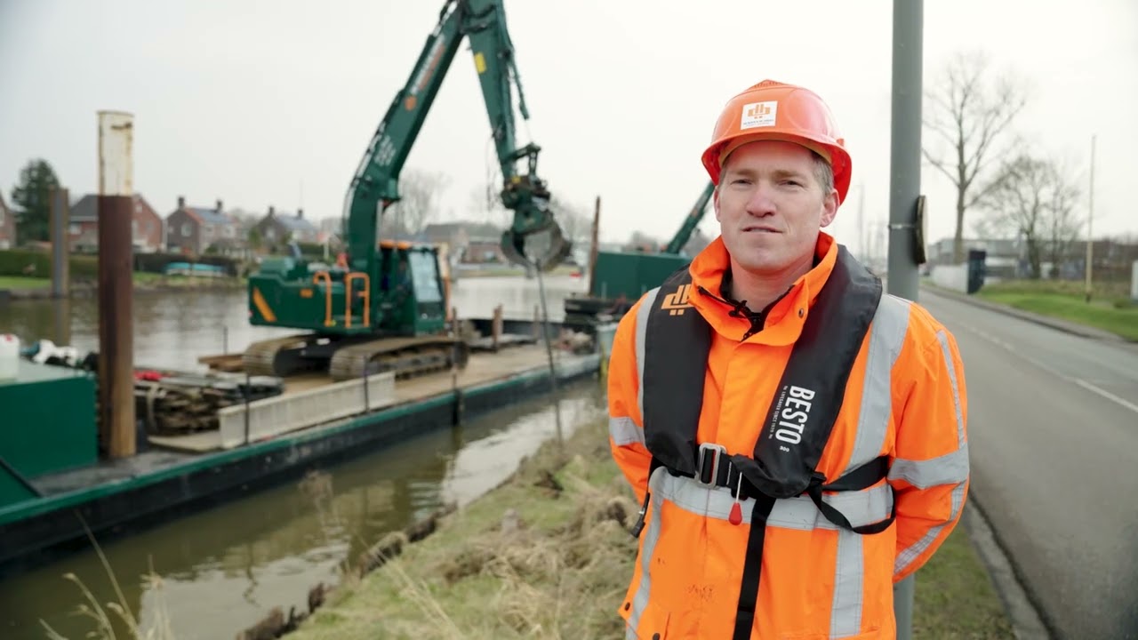 Op locatie bij: vervangen damwanden Van Harinxmakanaal Franeker