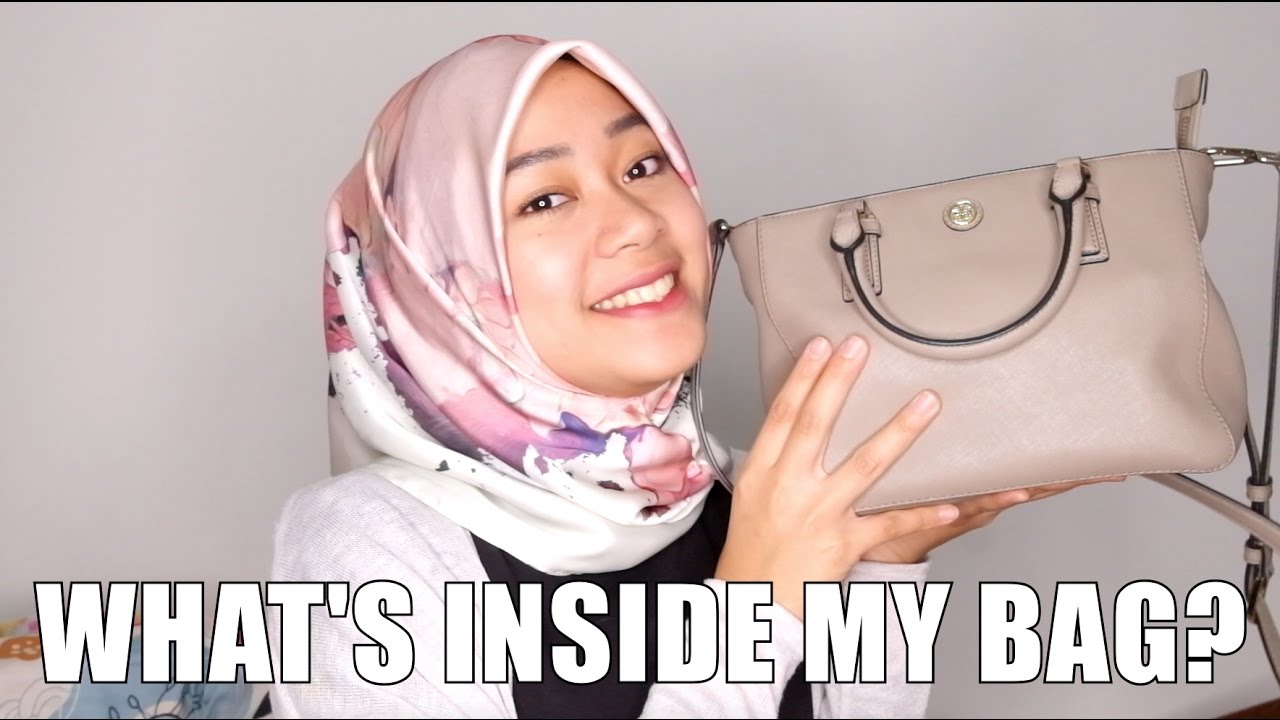 What's Inside My Bag?!