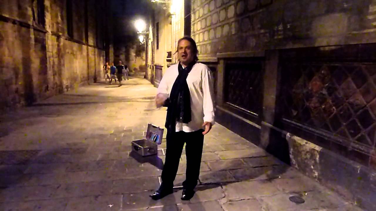 Tourist surprises by acapella impro - O sole Mio