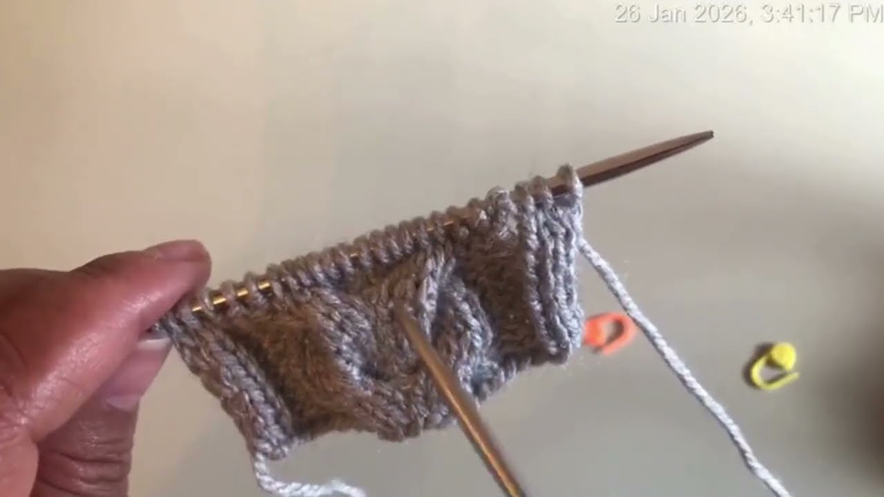 How to knit a  horse shoe cable second mathed
