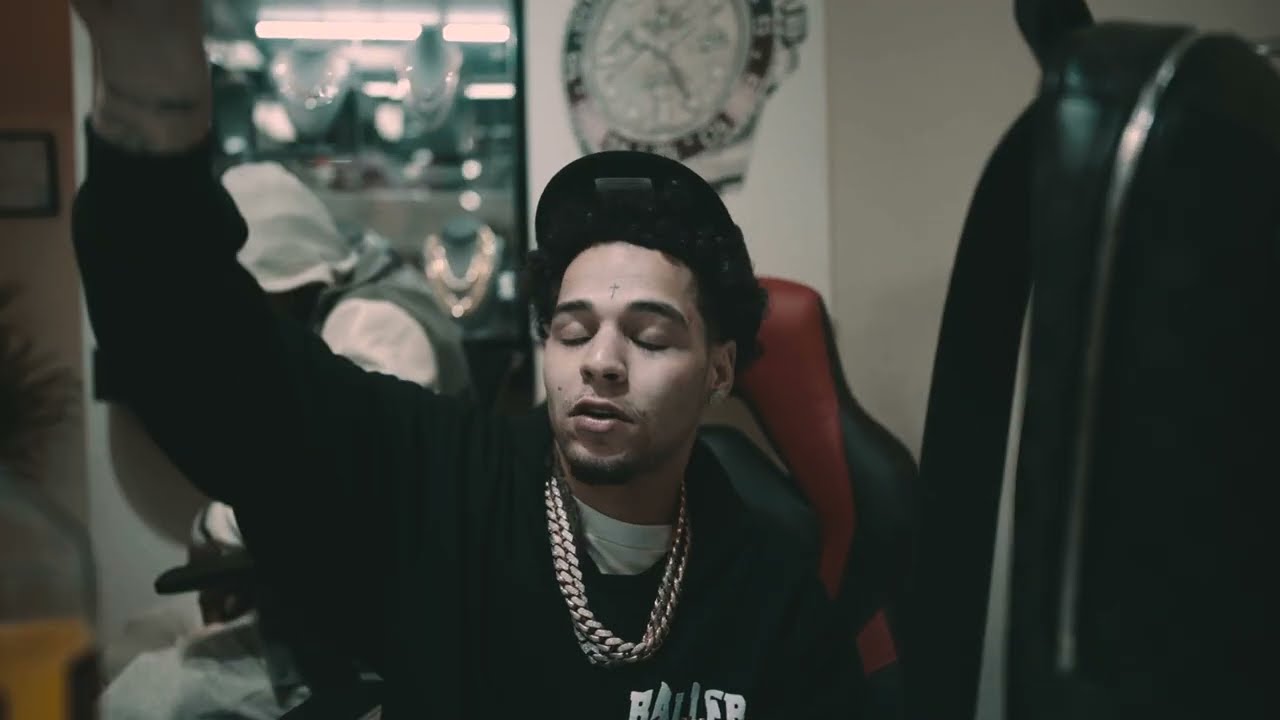 MoneyBagz Buzz - Bad Slippin (Official Music Video)