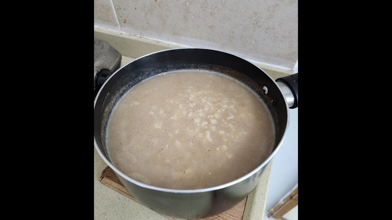 דייסת שיבולת שועל ( קוואקר ) טעימה וטבעונית מועשרת בסיבים תזונתיים מבושלת עם קינמון משביעה לאורך זמן