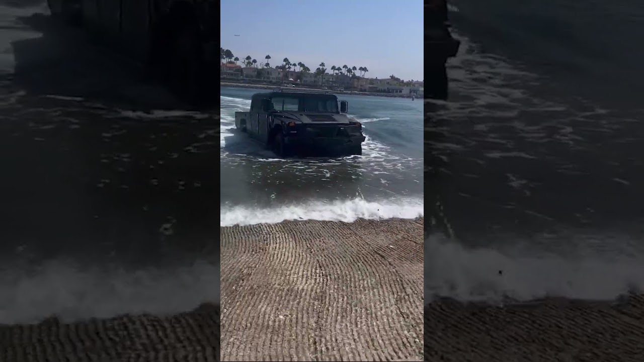 V&Eacute;HICULE Magazine Amphibious Hummer