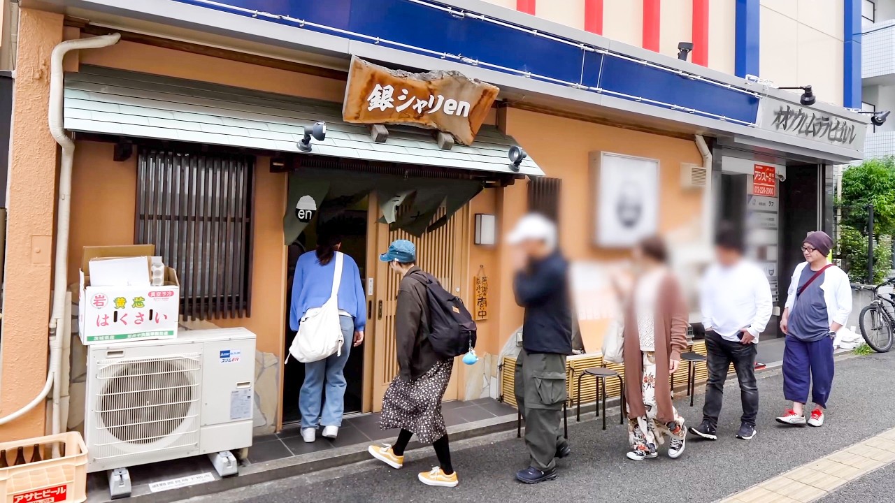 Amazing Skills of Japanese Osaka’s Warmest Diner — 132 lbs of Rice & 400 Eggs a Day!