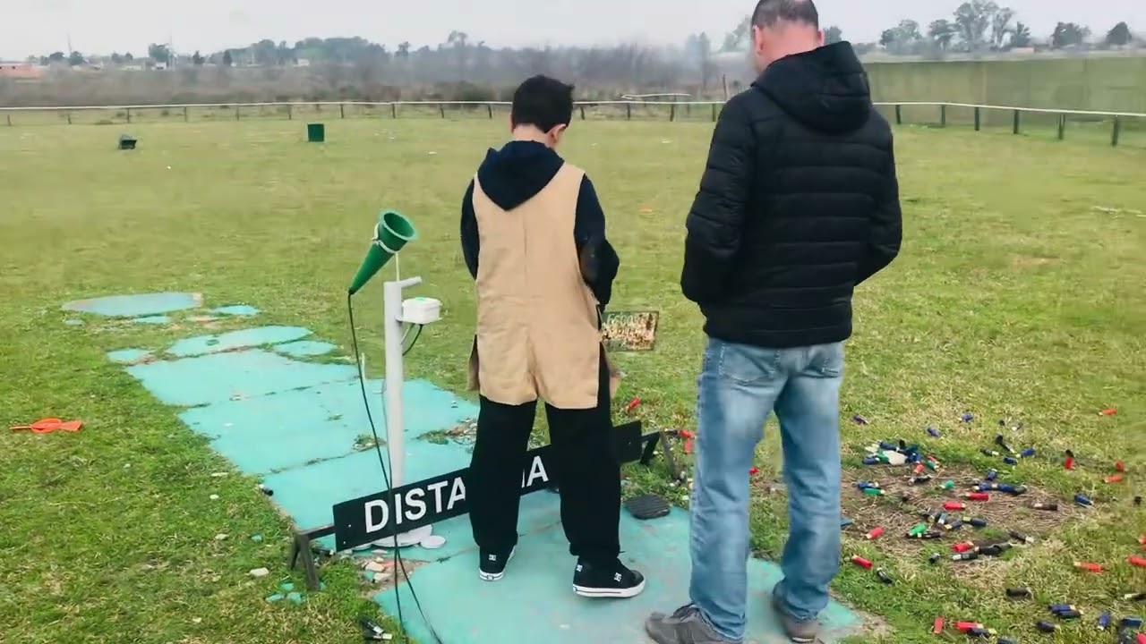 Agustín Baldoni bajo la atenta mirada de su instructor Dr Ariel Cosoly