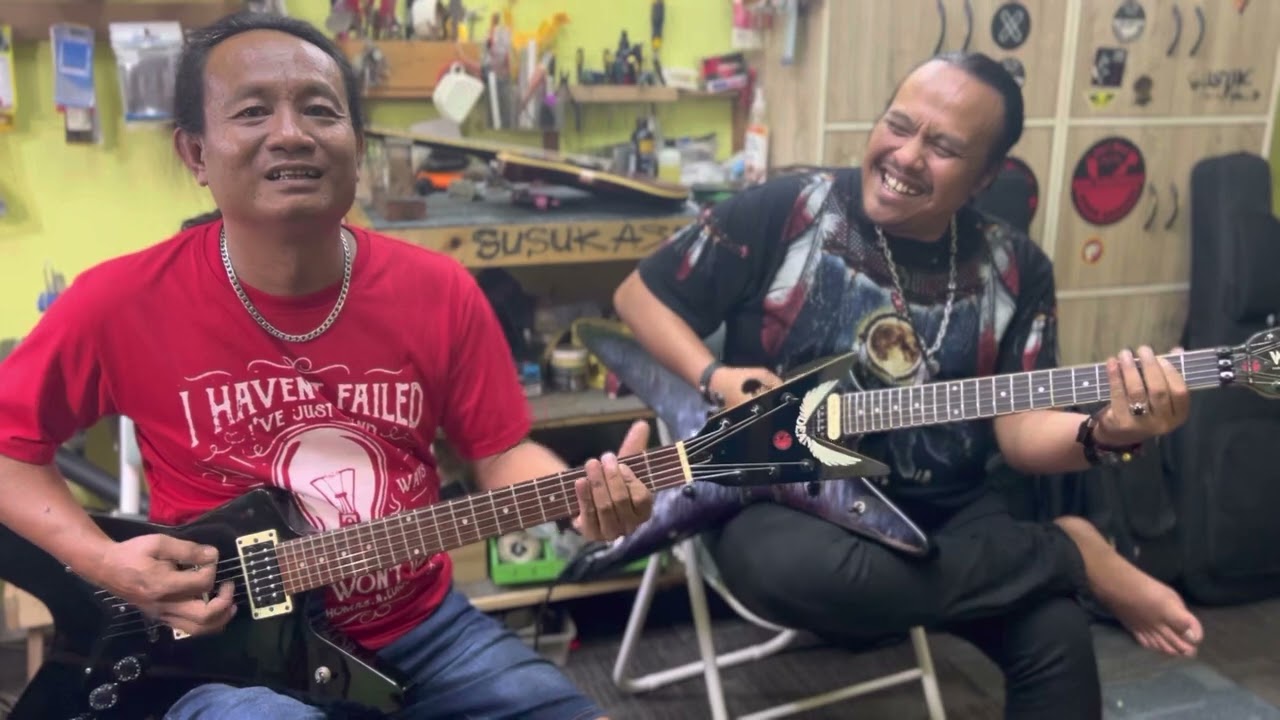 Khalifah guitarist fine tuning