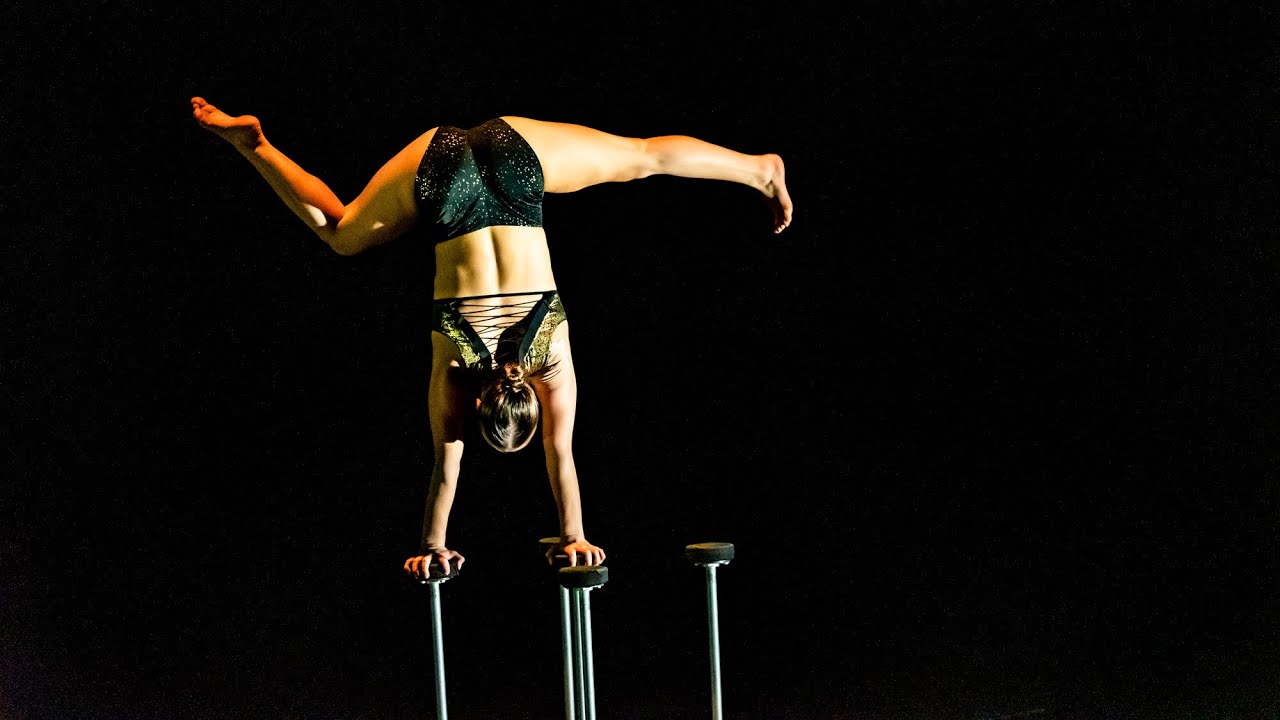 Amelia Cole handstand grad act - 2022 Dec