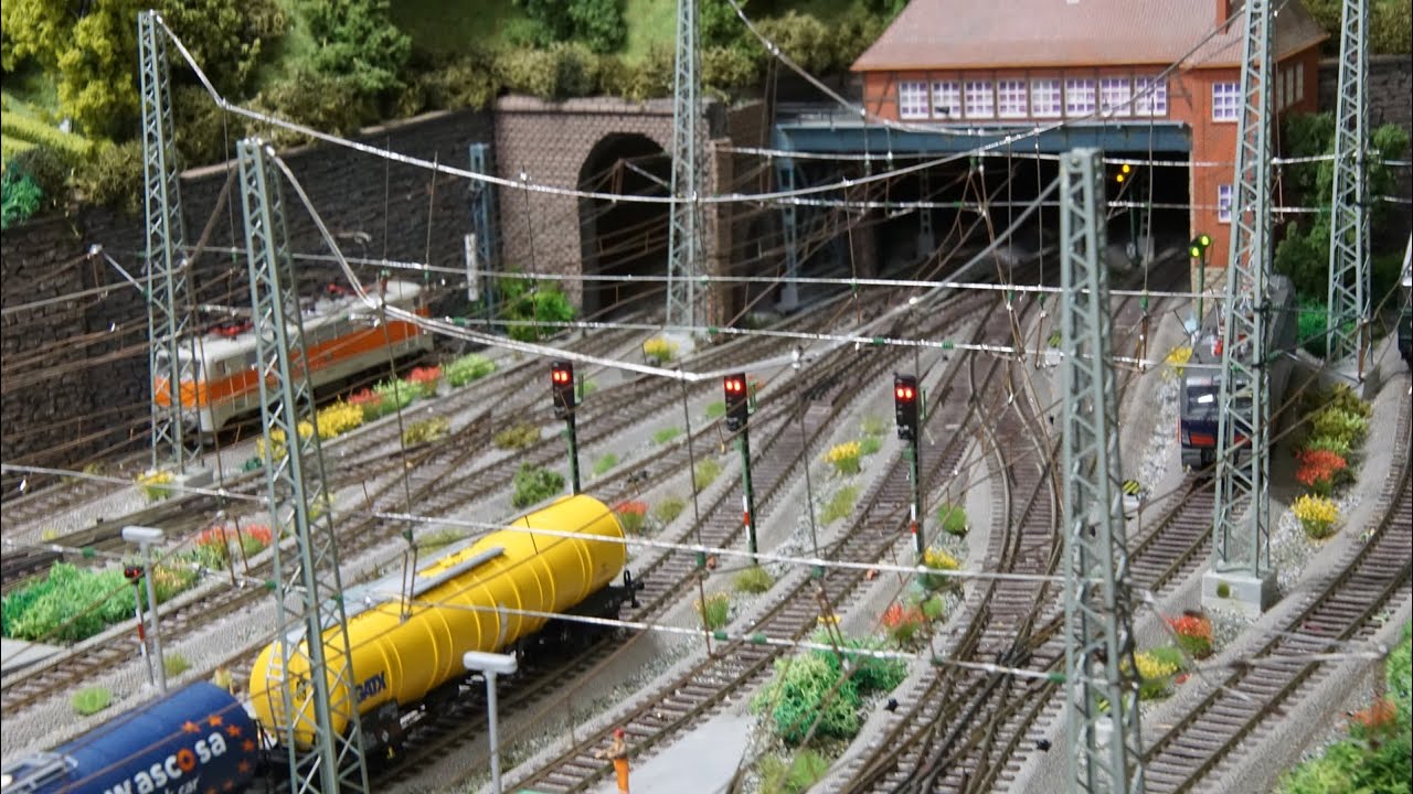 302 Fahrszenen an der Bergausfahrt