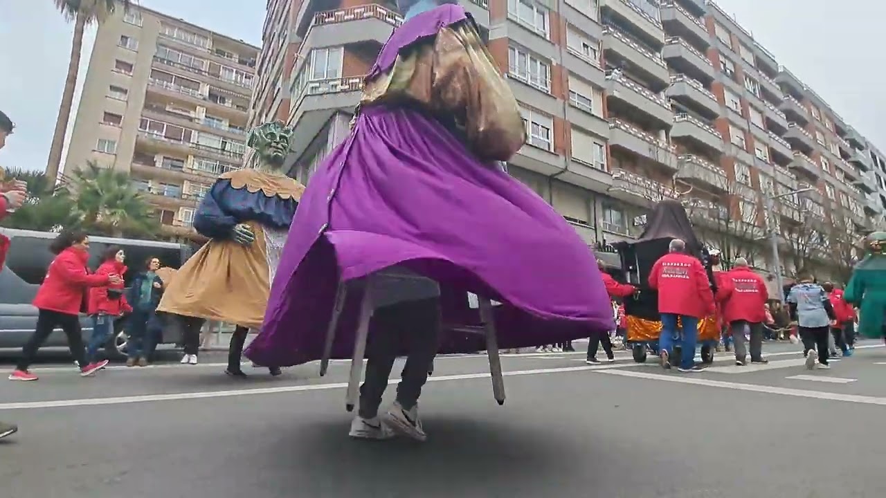 Pasacalles de Bidasoako Erraldoiak en el Domingo de Carnaval de Irún | 19 de febrero de 2023