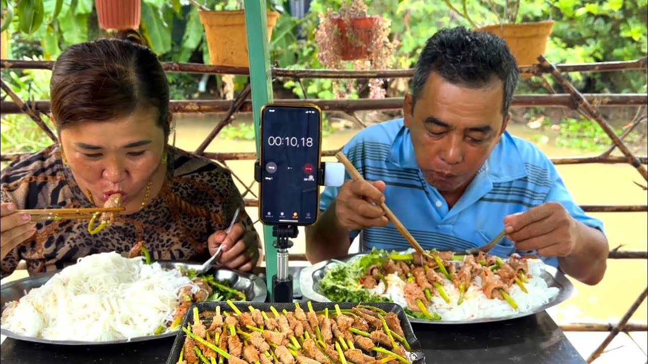 Cuộc Chiến 10 Phút Quá Căng Thẳng 4,4 Ký Bún Bò Cuộn Măng Tây Để Giành 1.000.000đ | ATĐQ